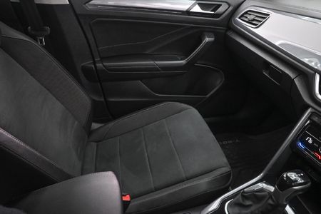 2023-Volkswagen-T-Roc-14-TSI-Design-Auto_14