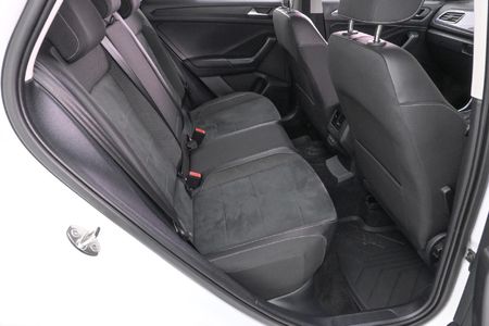 2023-Volkswagen-T-Roc-14-TSI-Design-Auto_15