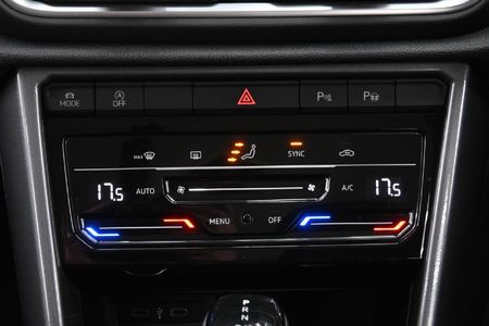 2023-Volkswagen-T-Roc-14-TSI-Design-Auto_18