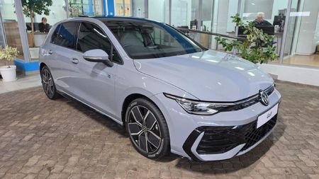 2026-Volkswagen-Golf-14-TSI-R-Line-Auto-110kw_0