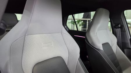 2026-Volkswagen-Golf-14-TSI-R-Line-Auto-110kw_17
