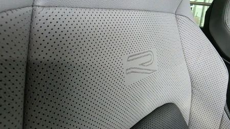 2026-Volkswagen-Golf-14-TSI-R-Line-Auto-110kw_18