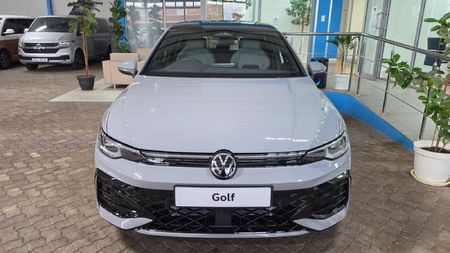 2026-Volkswagen-Golf-14-TSI-R-Line-Auto-110kw_1