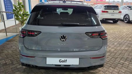 2026-Volkswagen-Golf-14-TSI-R-Line-Auto-110kw_4