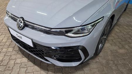 2026-Volkswagen-Golf-14-TSI-R-Line-Auto-110kw_6