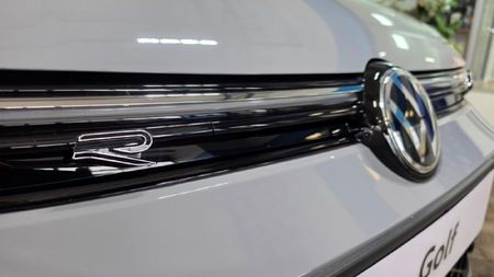 2026-Volkswagen-Golf-14-TSI-R-Line-Auto-110kw_8