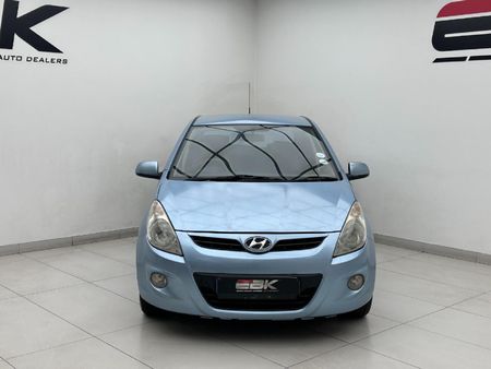 2010-Hyundai-i20-14_1