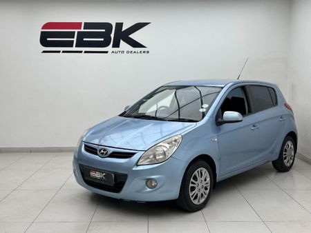 2010-Hyundai-i20-14_2