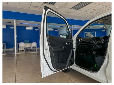 2025-Toyota-Vitz-10-XR_16