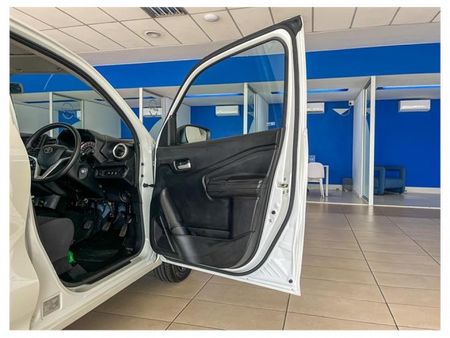 2025-Toyota-Vitz-10-XR_18