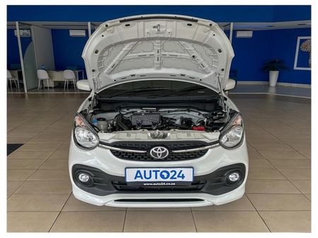 2025-Toyota-Vitz-10-XR_22