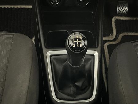 2024-Suzuki-Swift-12-GL_10