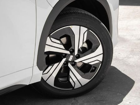2026-Geely-E5-Aspire_5