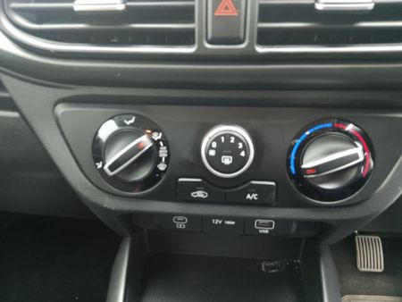 2024-Hyundai-Grand-i10-10-Motion_16