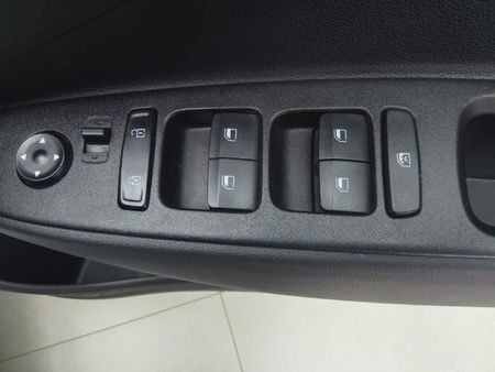 2024-Hyundai-Grand-i10-10-Motion_18