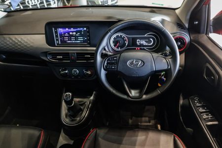 2023-Hyundai-Grand-i10-12-Fluid_14