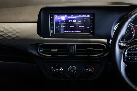 2023-Hyundai-Grand-i10-12-Fluid_18