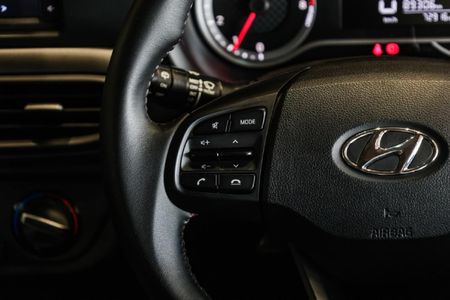 2023-Hyundai-Grand-i10-12-Fluid_19