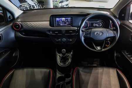 2023-Hyundai-Grand-i10-12-Fluid_21