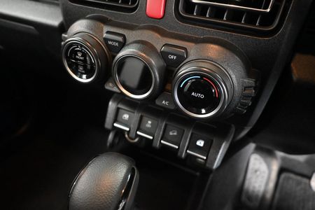 2021-Suzuki-Jimny-15-GLX-Auto_18