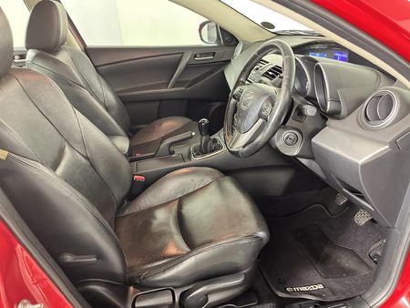2014-Mazda-3-16-Dynamic_9