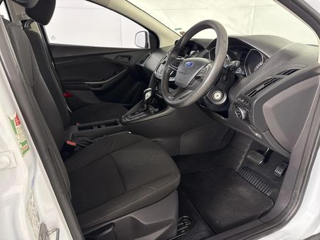 2016-Ford-Focus-10-EcoBoost-Ambiente-Auto_9