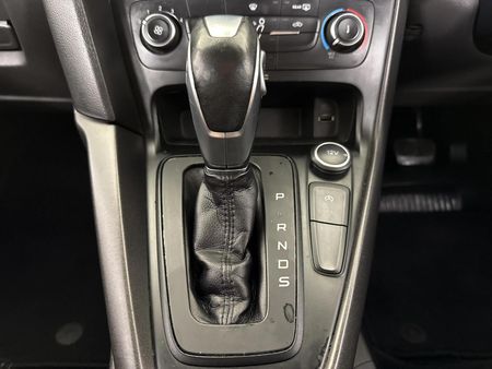 2016-Ford-Focus-10-EcoBoost-Ambiente-Auto_10