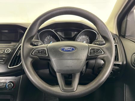 2016-Ford-Focus-10-EcoBoost-Ambiente-Auto_11