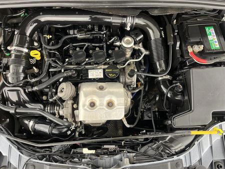 2016-Ford-Focus-10-EcoBoost-Ambiente-Auto_12