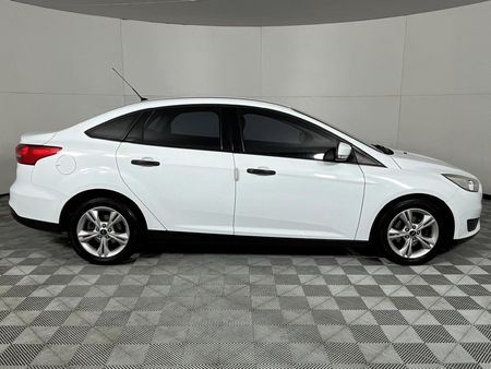 2016-Ford-Focus-10-EcoBoost-Ambiente-Auto_16