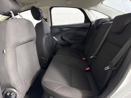 2016-Ford-Focus-10-EcoBoost-Ambiente-Auto_3