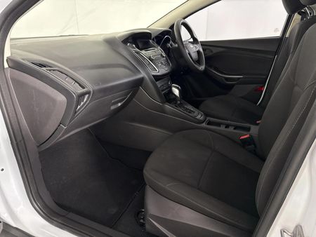 2016-Ford-Focus-10-EcoBoost-Ambiente-Auto_8