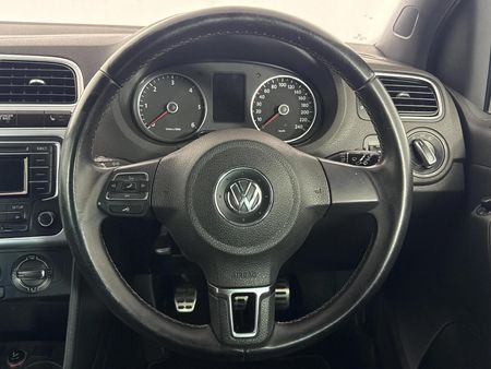 2014-Volkswagen-Polo-16-TDI-Cross_11