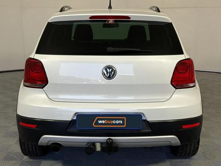 2014-Volkswagen-Polo-16-TDI-Cross_17
