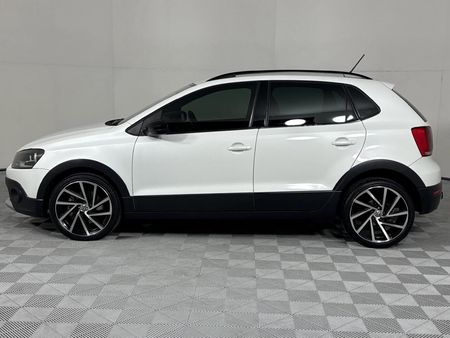 2014-Volkswagen-Polo-16-TDI-Cross_18