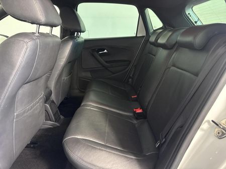 2014-Volkswagen-Polo-16-TDI-Cross_2
