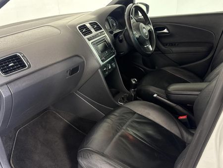 2014-Volkswagen-Polo-16-TDI-Cross_7