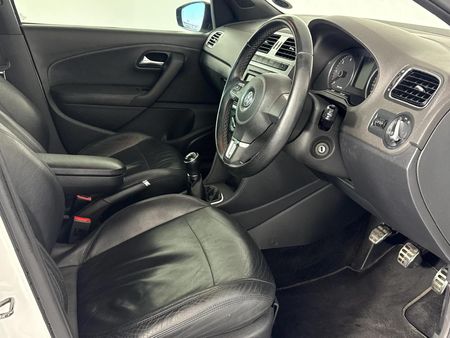 2014-Volkswagen-Polo-16-TDI-Cross_8