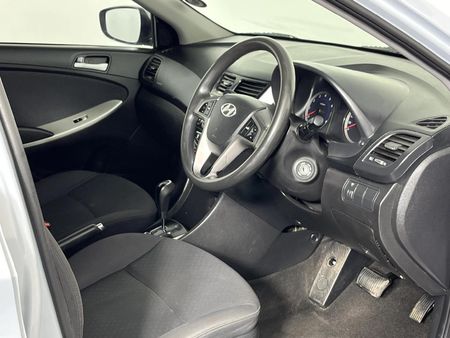 2016-Hyundai-Accent-16-Fluid-Auto-5-dr_9