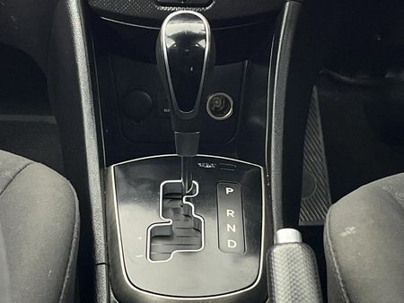 2016-Hyundai-Accent-16-Fluid-Auto-5-dr_10