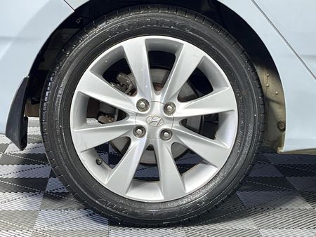 2016-Hyundai-Accent-16-Fluid-Auto-5-dr_7