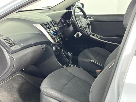 2016-Hyundai-Accent-16-Fluid-Auto-5-dr_8