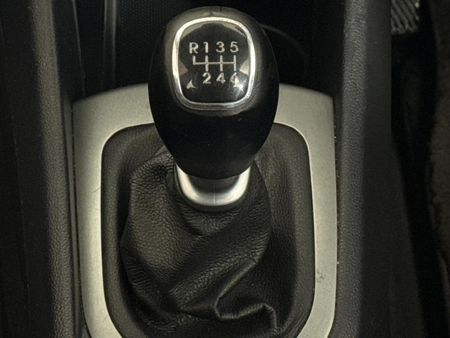 2014-Kia-Rio-14-Tec-5-dr_10