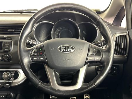 2014-Kia-Rio-14-Tec-5-dr_11