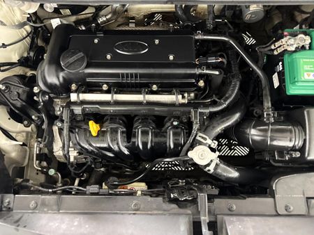 2014-Kia-Rio-14-Tec-5-dr_12