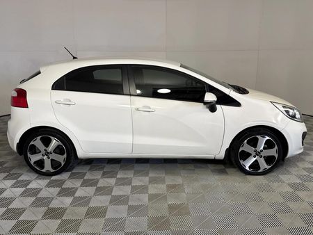 2014-Kia-Rio-14-Tec-5-dr_16