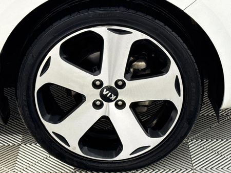 2014-Kia-Rio-14-Tec-5-dr_5