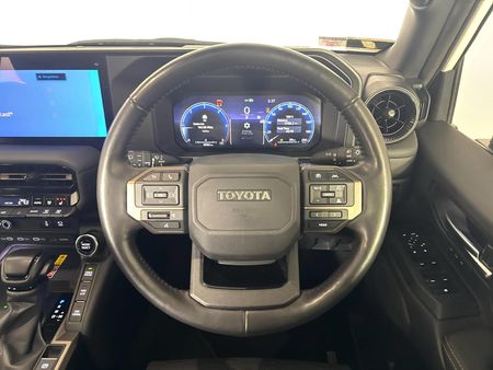 2024-Toyota-Land-Cruiser-Prado-VX-R-28GD-Auto_14