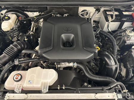 2024-Toyota-Land-Cruiser-Prado-VX-R-28GD-Auto_15