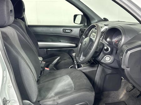 2011-Nissan-X-Trail-20-dCi-4x2-XE_9